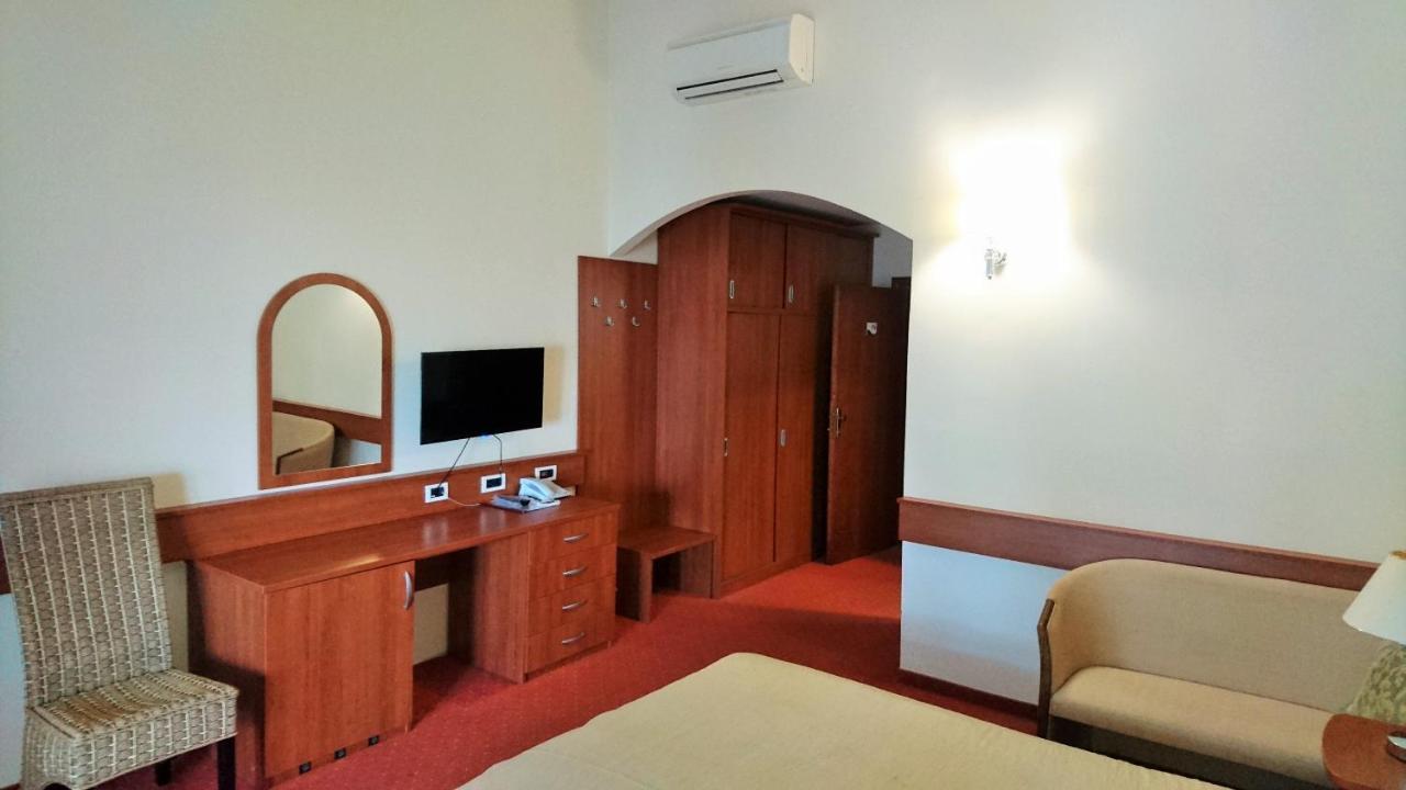 Hotel セルツェ エクステリア 写真